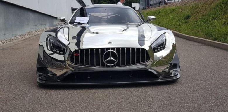 Sonderfahrzeug aus Vollcarbon mit Chromlack Verspiegelung in Luxusoptik