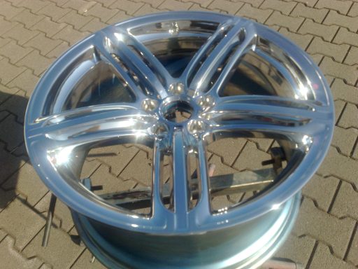 Aluminiumfelge mit Chromlack lackiert