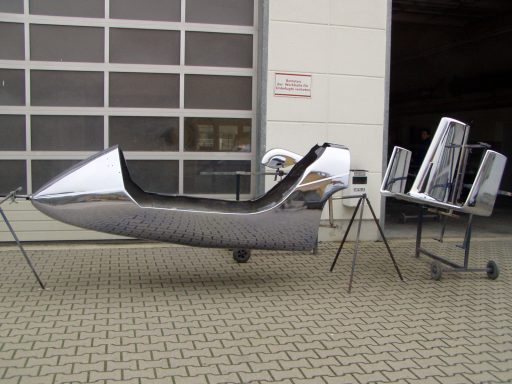 Tragschrauber komplett verspiegelt in Chromoptik - Sonderfahrzeug als Werbeträger und Blickfang