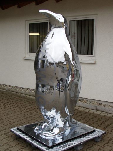 Pinguinstatue aus GFK in Chromoptik metallisiert - Wuppertaler Symbol